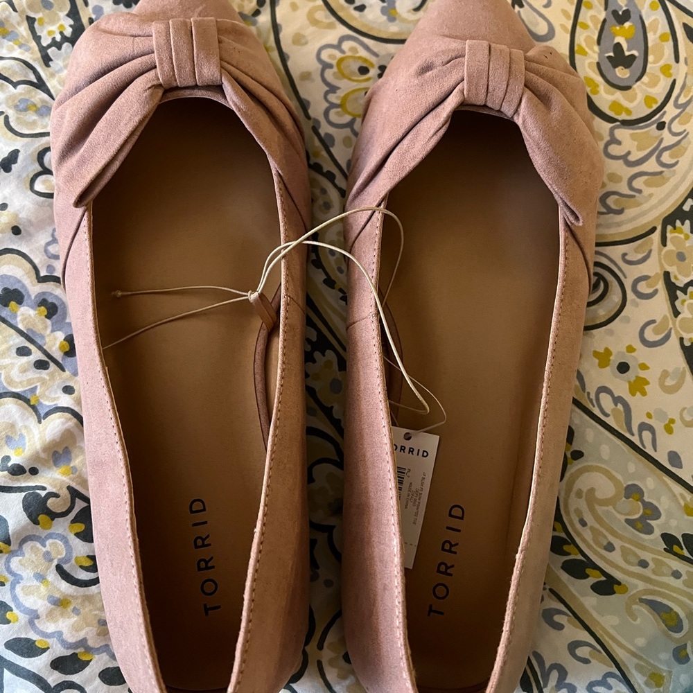 NWT blush flats